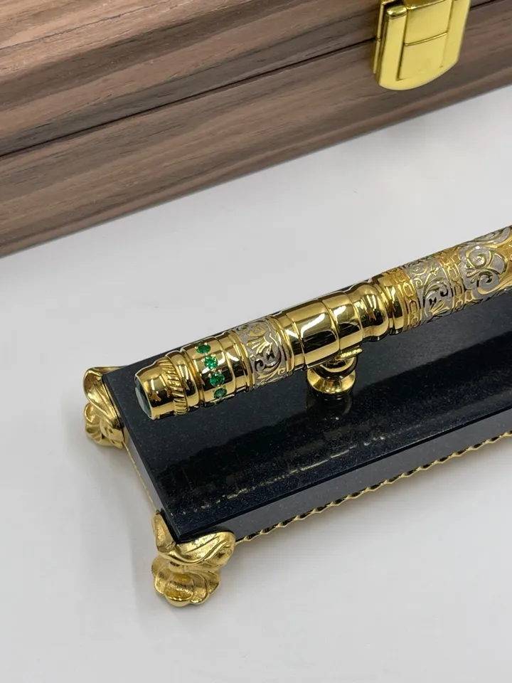 Ручка шариковая на подставке, золото 999
